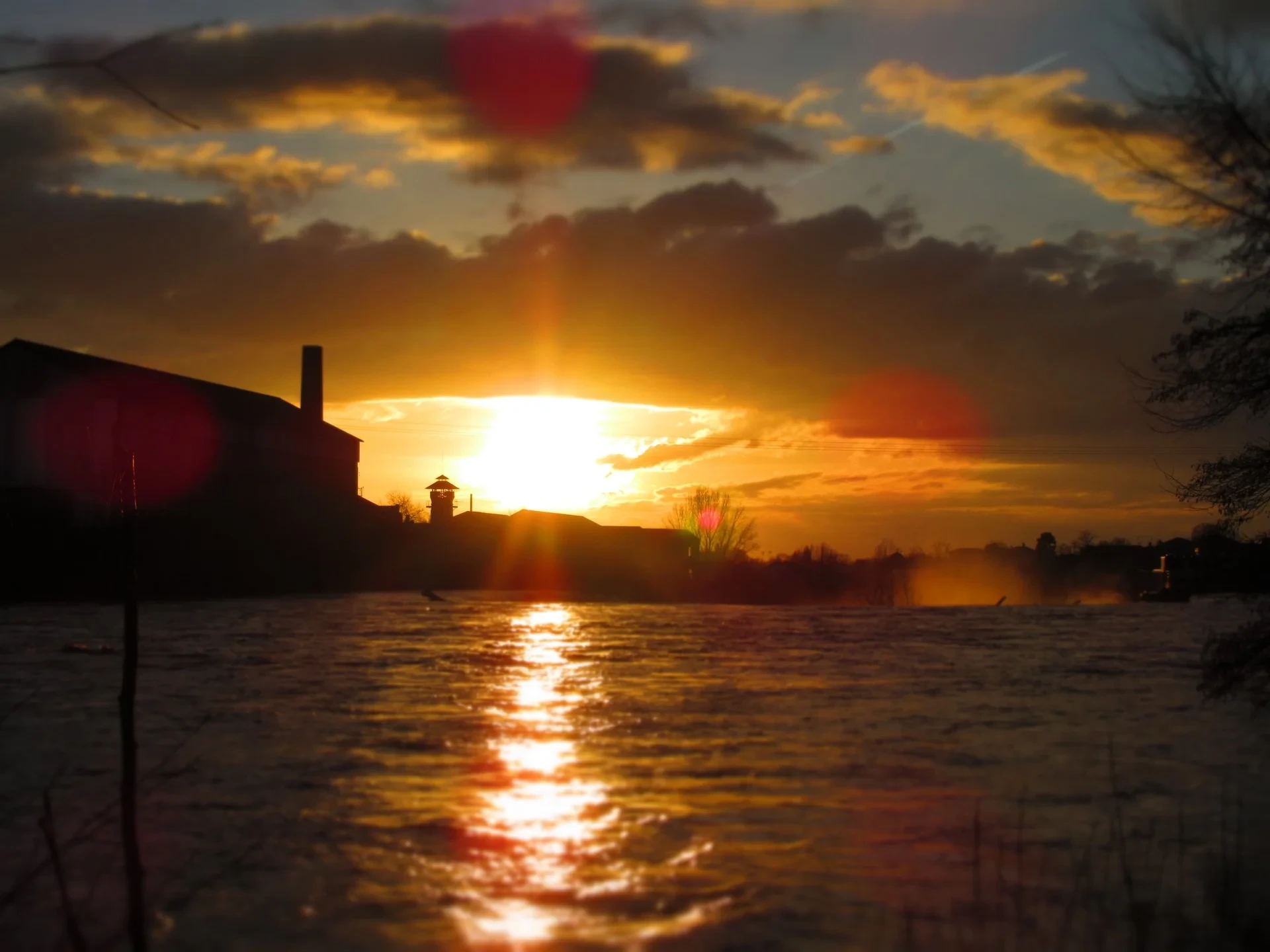 Couché de soleil sur l eau
